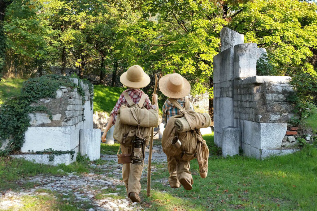 Montaggio con bambini presso la porta romana per Trento