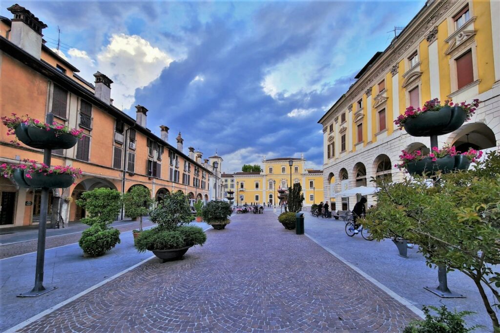 Piazza del Mercato a Brescia