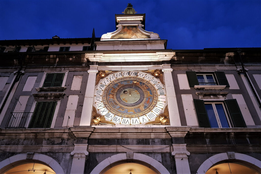 Quadrante dell'orologio astronomico in pazza della Loggia a Brescia