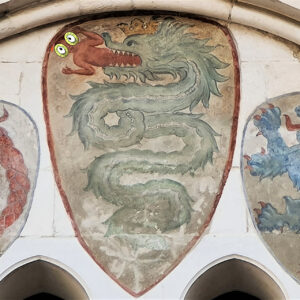 Biscione dello stemma dei Visconti dipinto sulla quadrifora del palazzo del Broletto di Brescia