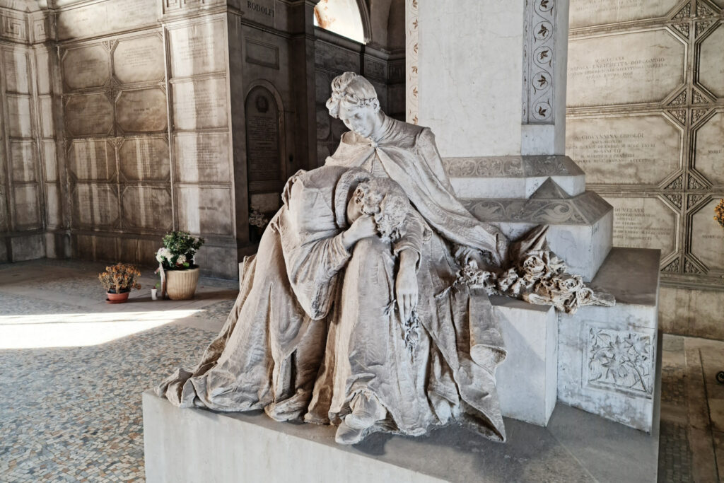 Monumento Soncini nel Cimitero Vantiniano di Brescia. Scolpito da Domenico Ghidoni nel 1891
