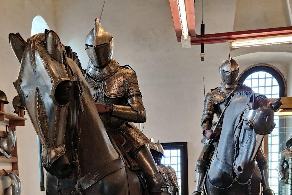 Fotografia di una ricostruzione di drappello militare nel Museo delle Armi Marzoli di Brescia