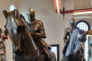 Fotografia di una ricostruzione di drappello militare nel Museo delle Armi Marzoli di Brescia