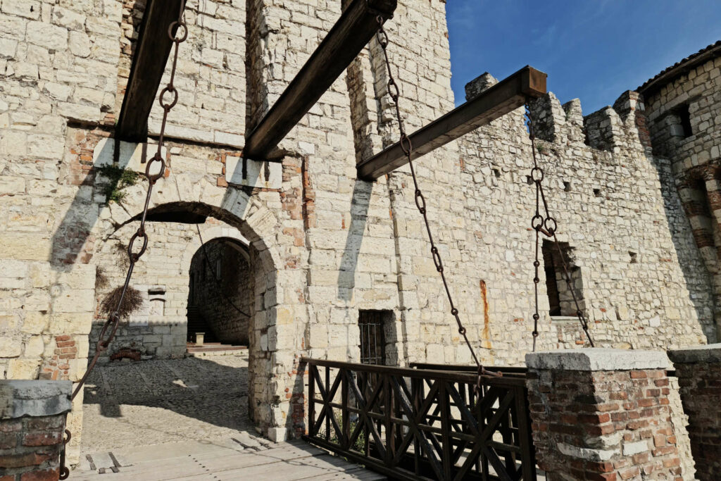 Fotografia del ponte levatoio del Castello di Brescia