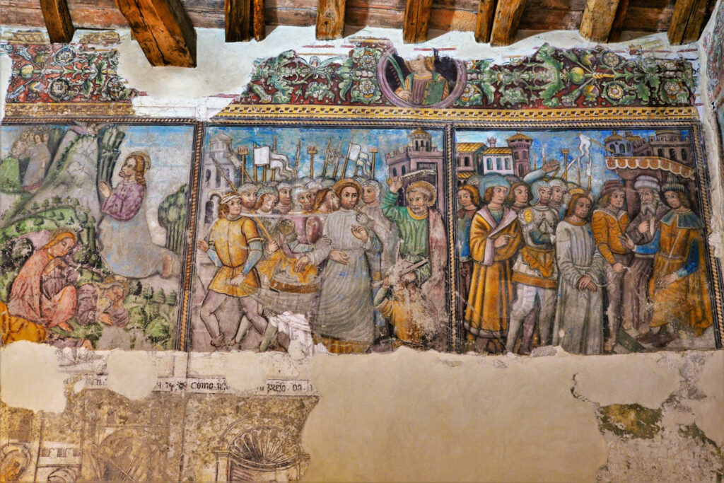 Fotografia degli affreschi nella Disciplina della Maddalena
