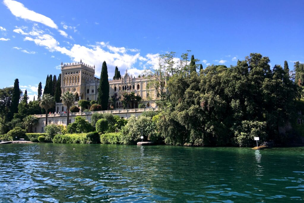 Fotografia dell'Isola di Garda dalla barca
