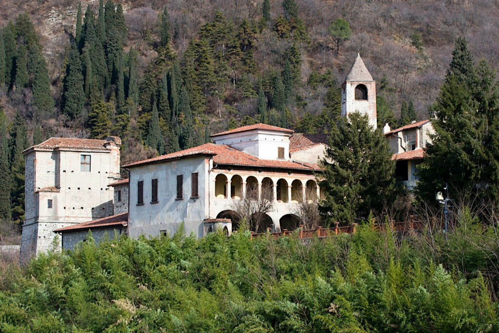 Fotografia del complesso monastico di san Pietro in Lamosa a Provaglio d'iseo