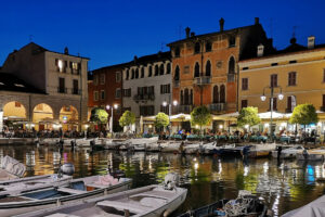 Visita guidata - Desenzano e la Villa romana Fotografia del porticciolo di desenzano