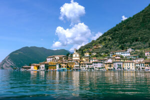 Fotografia di Peschiera Maraglio vista dal battello