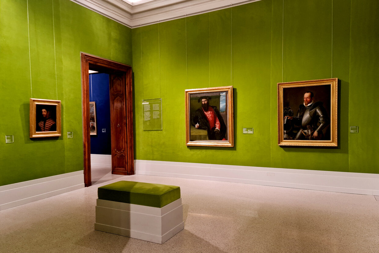 Sala verde dei ritratti nella Pinacoteca Tosio Martinengo