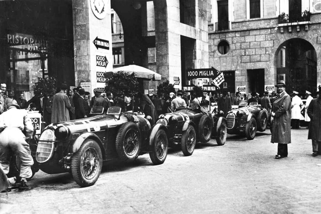 Alfa Romeo alle verifiche in piazza Vittoria nel 1936