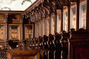 Visita guidata all'Abbazia di Rodengo Saiano e Lago d'Iseo per le scuole Stalli del coro