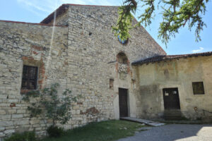 Visita guidata: Strada del Vino Franciacorta Facciata quattrocentesca della chiesa di San Pietro in Lamosa