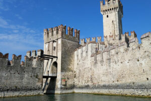 Il Castello di Sirmione visto dalla barca