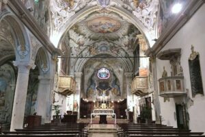 Visita guidata all'Abbazia di Rodengo Saiano e Lago d'Iseo per le scuole Navata della chiesa abbaziale di Rodengo Saiano