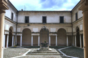 Visita guidata all'Abbazia di Rodengo Saiano e Lago d'Iseo per le scuole Il chiostro della cisterna o chiostro delle meridiane