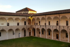 Chiostro quattrocentesco e tiburio dell'Oratorio di santa Maria in Solario
