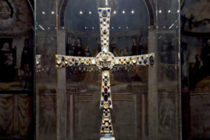 Croce processionale gemmata di Desiderio, IX sec.